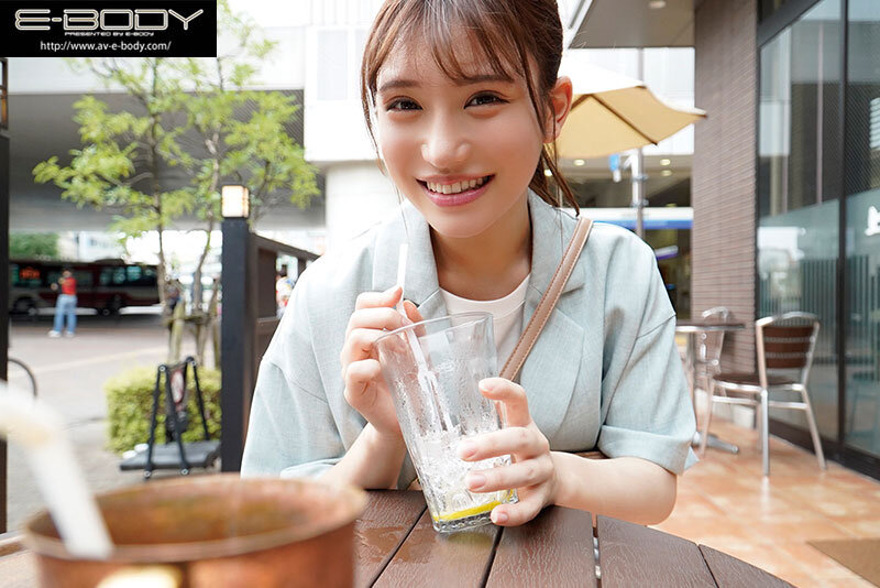「初めて出来た彼女を脱がしたら… 着衣から想像できない物凄いスリム美巨乳 大興奮の僕は性欲尽きるまでハメまくった 佐藤しお」のサンプル画像2枚目