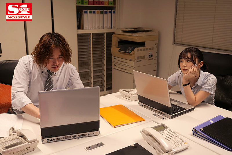 「7/5(水)10:00まで

「えっ、終電逃したの！？ウチ泊まっていく？」普段はツンツンしている女上司の誘いに乗ったらすっぴんと無防備な部屋着に僕は理性が吹っ飛び… 香澄りこ」のサムネイル