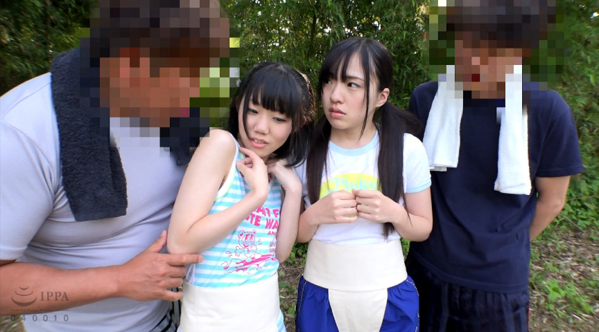 「【ロ○系】ゆかり＆める出演｜相撲合宿中のWフェラ映像｜可愛い女の子の奉仕プレイ」のサンプル画像1枚目