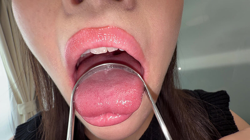 「【個人撮影】原美織の舌ブラシで「汚舌苔」採取」のサンプル画像12枚目
