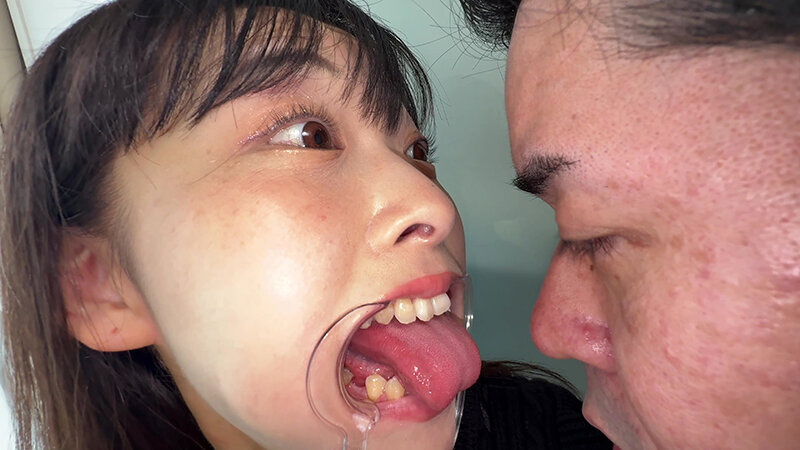 「【個人撮影】原美織の舌ブラシで「汚舌苔」採取」のサンプル画像20枚目