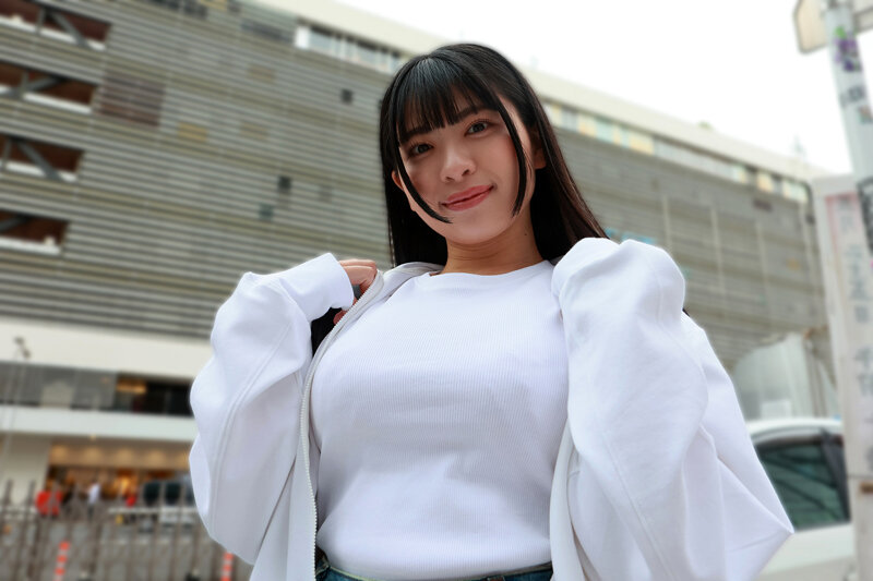 「天然爆乳田舎娘のノーブラ東京観光～杏奈ちゃん（Gカップ・97cm） 花柳杏奈」のサンプル画像1枚目