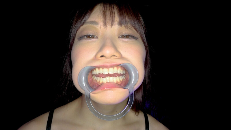 「【個人撮影】笠木いちかの口内観察 舌を磨いて指しゃぶって開口器で口内見せながら喜悦（よが）る」のサンプル画像20枚目