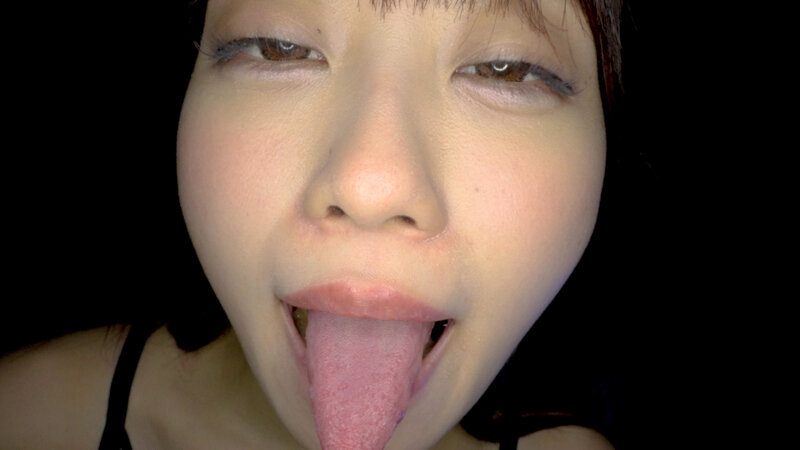 「【個人撮影】笠木いちかの口内観察 舌を磨いて指しゃぶって開口器で口内見せながら喜悦（よが）る」のサンプル画像3枚目
