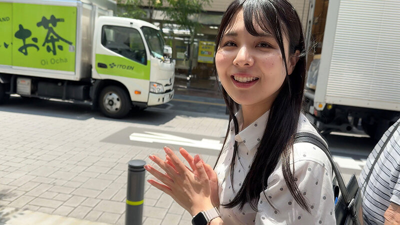 「【あざとい後輩推しアカウント】 常に笑顔のあざと系女子 後輩OLのSEX動画公開します 生田優梨」のサンプル画像1枚目