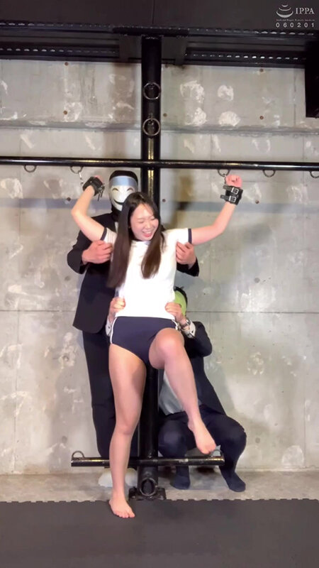 「お姉さん系美女が体操着ブルマ姿で拘束くすぐり責めに悶絶するSM動画」のサンプル画像1枚目