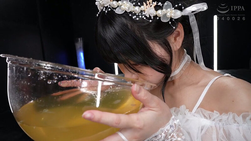 「M女しらこが挑む過激プレイ！イラマチオ・浣腸・飲尿に悶える調教動画」のサムネイル