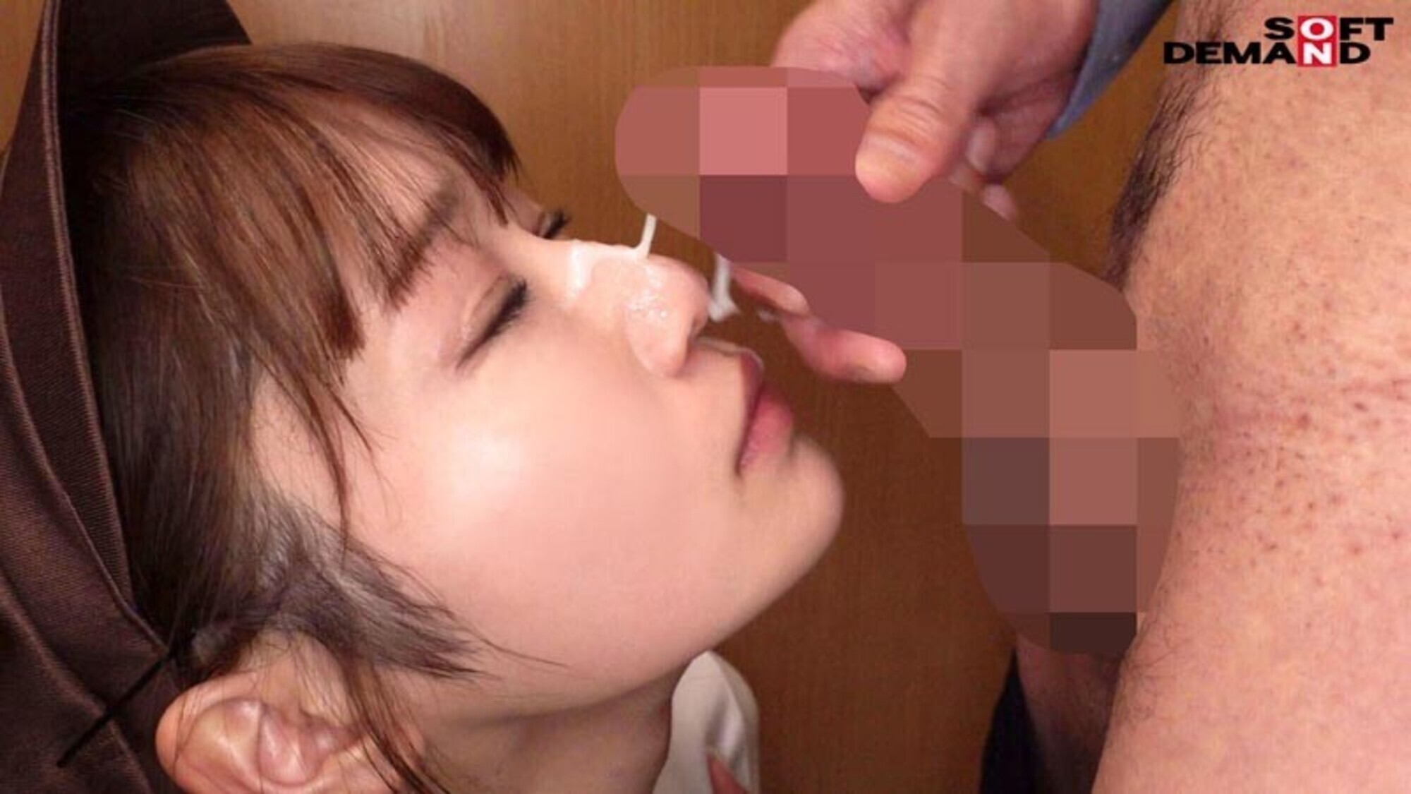 「【素人】スレンダー美人カフェ店員に顔射ぶっかけ連発！イラマチオで責められる敏感娘の出勤から退勤まで」のサンプル画像3枚目