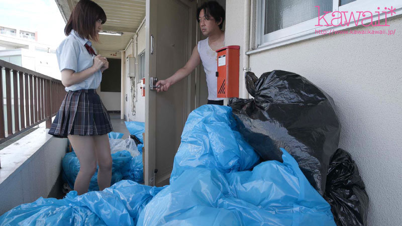 「隣人のゴミ部屋で異臭中年おやじに抜かずの連撃中出し51発で孕まされた制服女子の末路… 倉本すみれ」のサンプル画像5枚目