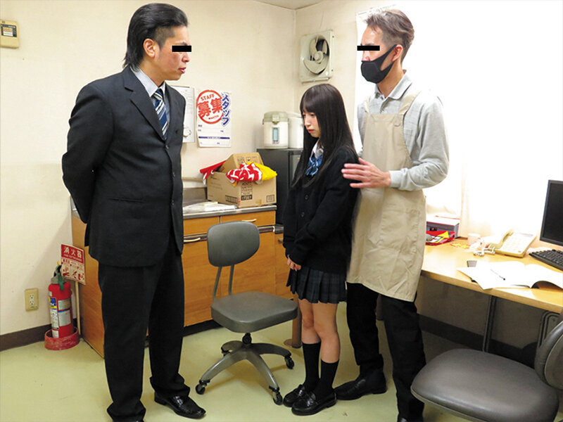 「都内某コンビニエンスストア悪徳エロ店長による万引き制服美少女中出し折●動画 冬愛ことね」のサンプル画像4枚目