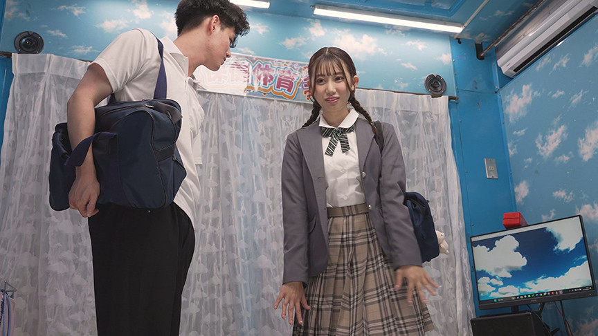 「【素人企画】禁断の関係カップルが挑む保健体育クイズ!マジックミラー号で最後の一線を越える衝撃展開」のサンプル画像1枚目