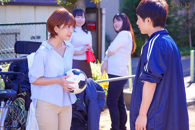 「保育園に子供を送ってから迎えまでの8時間…長男のサッカースポ少のコーチと、不倫セックスしまくっている絶倫ママチャリ妻。 紗倉まな」のサンプル画像5枚目