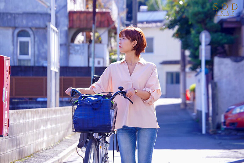 「保育園に子供を送ってから迎えまでの8時間…長男のサッカースポ少のコーチと、不倫セックスしまくっている絶倫ママチャリ妻。 紗倉まな」のサンプル画像6枚目