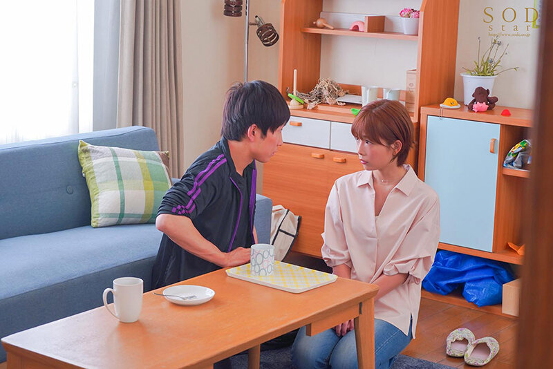 「保育園に子供を送ってから迎えまでの8時間…長男のサッカースポ少のコーチと、不倫セックスしまくっている絶倫ママチャリ妻。 紗倉まな」のサンプル画像7枚目