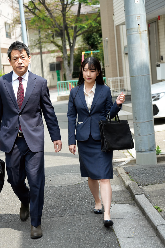 「まさかの相部屋&逆NTR 冴えない上司の俺に会社で一番の美人部下が… 宮西ひかる」のサンプル画像1枚目