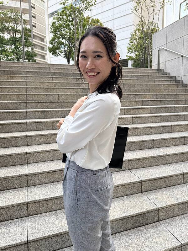 「同僚を口説いてSEXするアカウント 今、狙っている同僚 三池小春」のサンプル画像1枚目