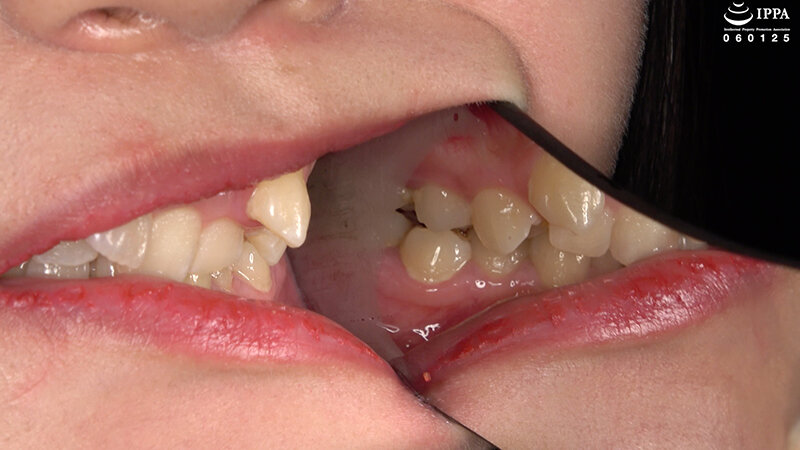 「「【歯・口腔フェチ】新人女優相楽さゆなちゃんの口内観察＆巨大女フェチ」わかしラボWAKA-078 相楽さゆな 9」のサンプル画像4枚目