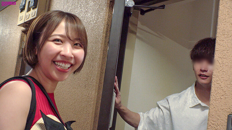 「素人妻が一般大学生の自宅にコンドーム1つ渡され一泊一度のゴム姦では満足できず宿泊中2度もガチ中出しを許してしまう 騎乗位でGカップ乳を揺らす軟乳妻 りほさん29歳」のサンプル画像2枚目