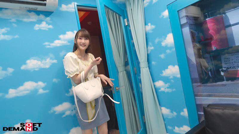 「【初撮り】清楚なルックスと強すぎる性欲のギャップがエぐいドラックストアバイトのドスケベ女子大生、地元を飛び出し「本物のAVセックス」を体験して覚醒 かすみ 22歳 高瀬佳澄」のサンプル画像8枚目