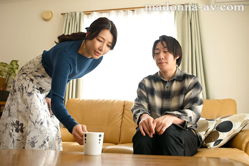 「加藤あやの 熟女お母さんが童貞息子にフェラ奉仕！人妻の優しい舐め技で筆おろし」のサムネイル