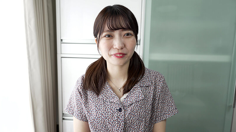 「【水月みお】美人お姉さんを街頭ナンパ!素人感あふれる個人撮影で魅せる舌ブラシ体験」のサンプル画像1枚目