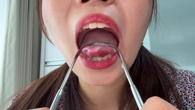 「【水月みお】美人お姉さんを街頭ナンパ!素人感あふれる個人撮影で魅せる舌ブラシ体験」のサンプル画像15枚目