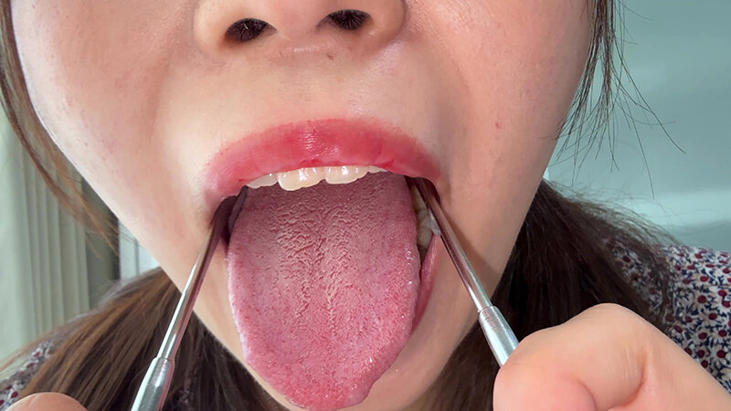 「【水月みお】美人お姉さんを街頭ナンパ!素人感あふれる個人撮影で魅せる舌ブラシ体験」のサンプル画像16枚目