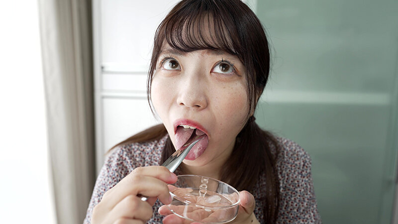 「【水月みお】美人お姉さんを街頭ナンパ!素人感あふれる個人撮影で魅せる舌ブラシ体験」のサンプル画像7枚目