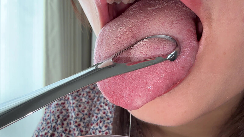 「【水月みお】美人お姉さんを街頭ナンパ!素人感あふれる個人撮影で魅せる舌ブラシ体験」のサンプル画像8枚目