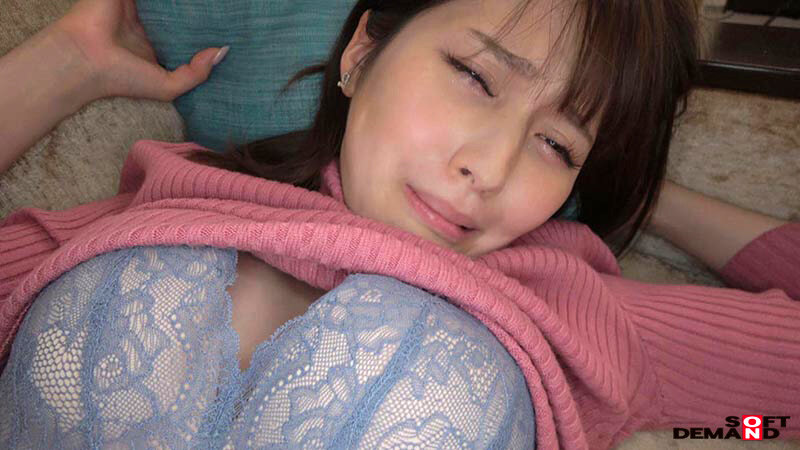 「2段階NTR 1，弱みを握った男に彼女とのハメ撮り映像を献上させる。 2，その後、断れない彼女を無茶苦茶ハメる。 杉並区で同棲1年半、化粧品メーカー勤務 まなさん（28）」のサンプル画像12枚目