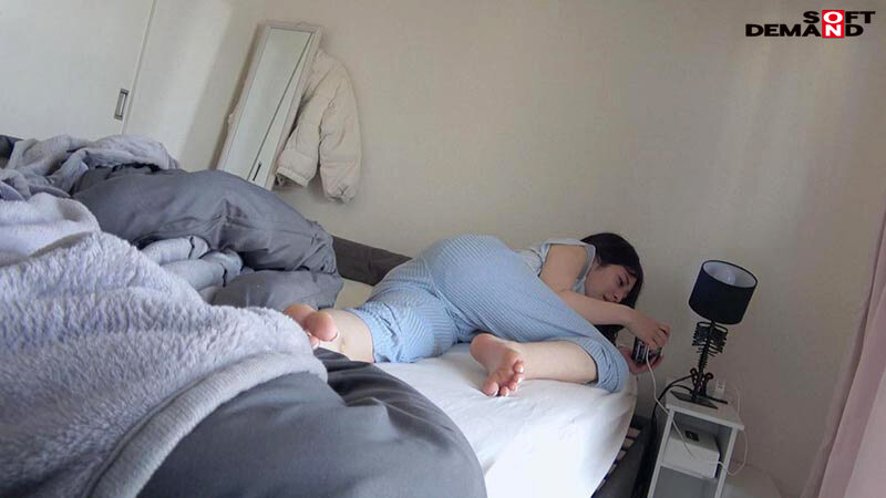 「2段階NTR 1，弱みを握った男に彼女とのハメ撮り映像を献上させる。 2，その後、断れない彼女を無茶苦茶ハメる。 杉並区で同棲1年半、化粧品メーカー勤務 まなさん（28）」のサンプル画像3枚目