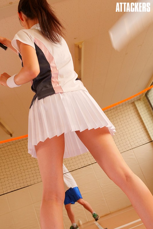 「バドミントン部顧問教師 スコート越しの凌● 夏目彩春」のサンプル画像12枚目