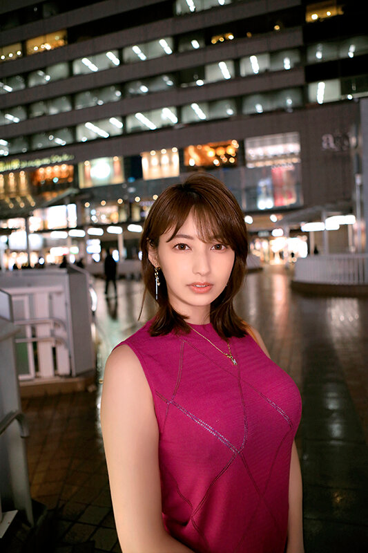 「「貴方では気持ち良くなれないから…」淡白な夫とのSEXに不満を持つ美人妻たちが新調したTバックを履いてデカチンに泥●する」のサンプル画像1枚目