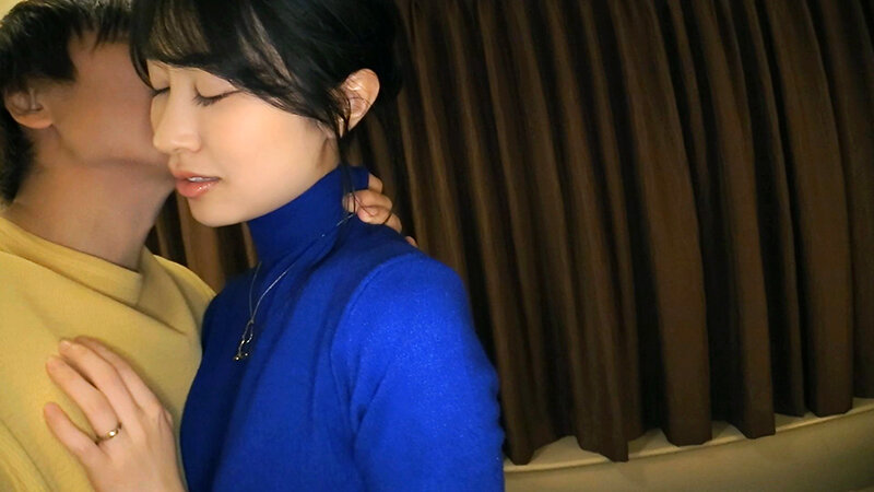 「「貴方では気持ち良くなれないから…」淡白な夫とのSEXに不満を持つ美人妻たちが新調したTバックを履いてデカチンに泥●する」のサンプル画像17枚目
