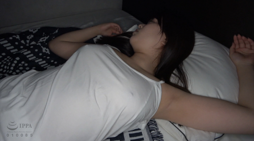 「寝静まる美人巨乳の姉を○○する弟 日乃」のサンプル画像1枚目