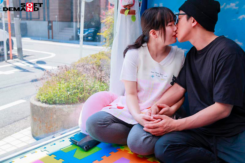 「マジックミラー号 母性溢れる保育士さん限定！「おっぱい吸わせてマザコン男子のママ離れをサポートしませんか」乳離れのできない童貞くんを赤面筆おろしのはずが…実は絶倫AV男優で激ピストンで無許可中出し！！」のサンプル画像7枚目