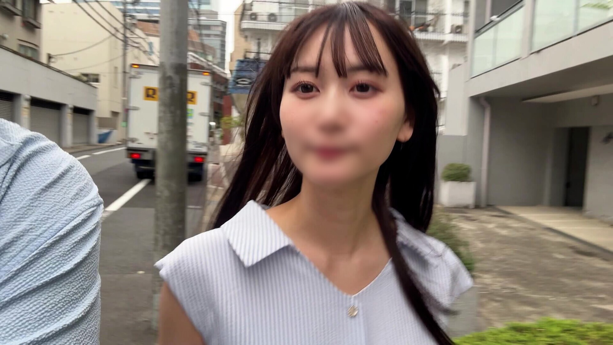 「むっつり清楚彼女が白目イキww スレンダー黒髪美乳しずか20歳のイキ顔ヤバすぎたww 中出し当然のカップルハメ撮り!」のサンプル画像1枚目