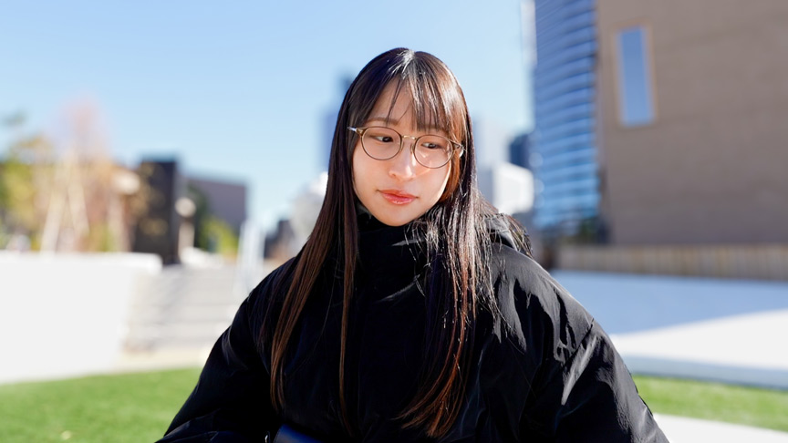 「【新シリーズ】【痙攣爆イキめがね女子】東●大学に通う高学歴インテリJD！知性の裏に潜むエロへの探求心が止まらない！首●め、スパンキング、イラマチオ…ご所望の刺激的なプレイに潮吹きまくりエビ反り絶頂！天才だからこそ変態！このギャップがたまらない！！【今日はこのコでイっとく？】【れい】」のサンプル画像1枚目