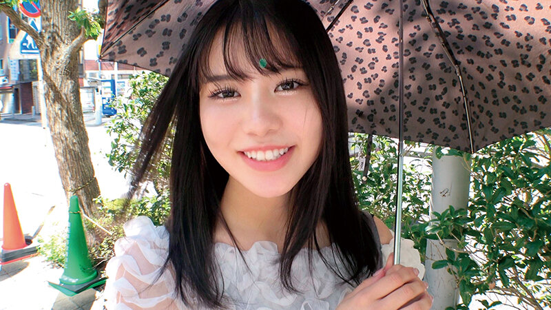 「【素人個人撮影】スレンダー美少女と巨乳美女2人との温泉ハメ撮り旅行で中出しセックス」のサンプル画像1枚目