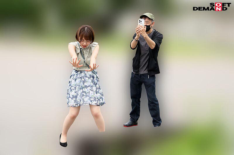 「時間を止められる女は実在した！ 真面目すぎる地味OLはくっさいチ×ポが大好きだった！特殊性癖ザーメン搾取後、おしっこマーキング！編 宍戸里帆」のサンプル画像3枚目