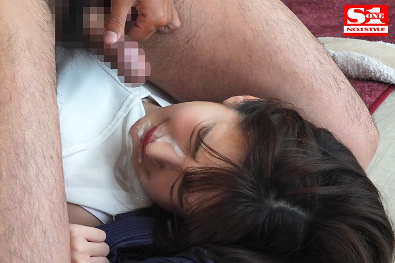「彼女の姉は憧れの芸能人。 彼女不在の2日間、僕はお姉さんを一心不乱にレ●プした。 ひなたまりん」のサンプル画像2枚目
