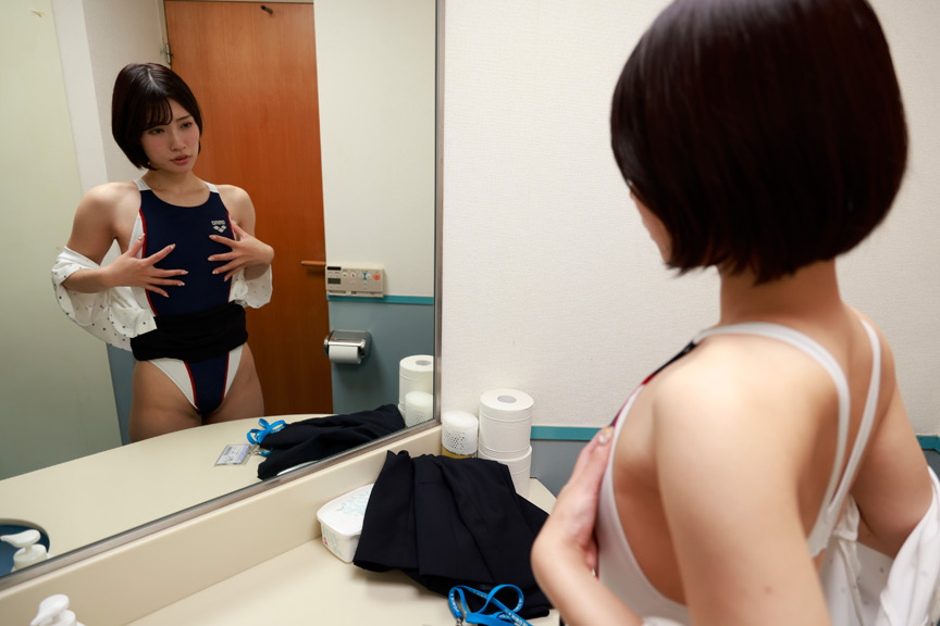 「「私、競泳水着好きでごめんなさい…」 いつも競泳水着を着て興奮しています 服の下に水着を着て働くOL」のサンプル画像6枚目