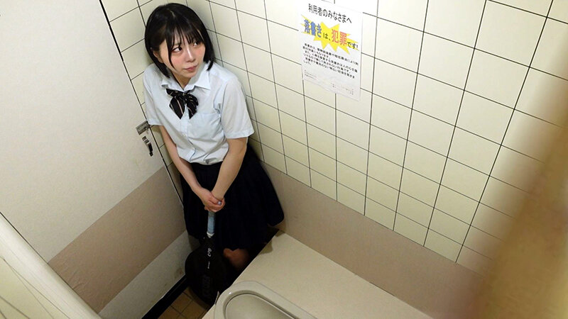 「素人女子校生の下校中オナニー流出動画|パンチラ・局部アップで発情期の恥ずかしい姿を激写」のサンプル画像3枚目