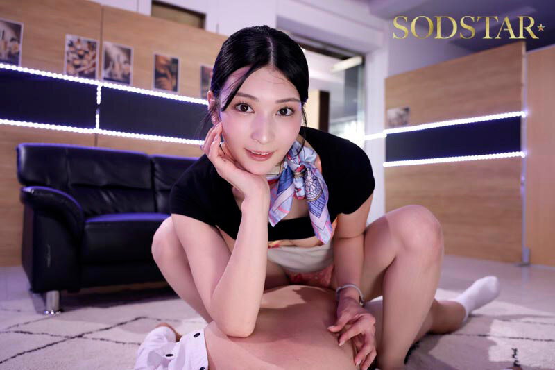 「本庄鈴が美容部員コスで魅せる濃厚フェラテクニック!職業色々シリーズ人気作」のサンプル画像10枚目