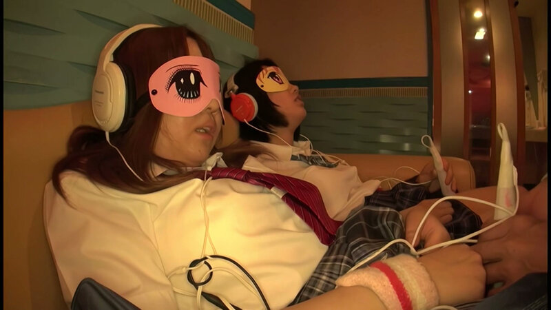 「素人女子校生はるか＆なみの関西円光映像【巨乳JK・学生服姿の生々しいリアル素人動画】」のサムネイル