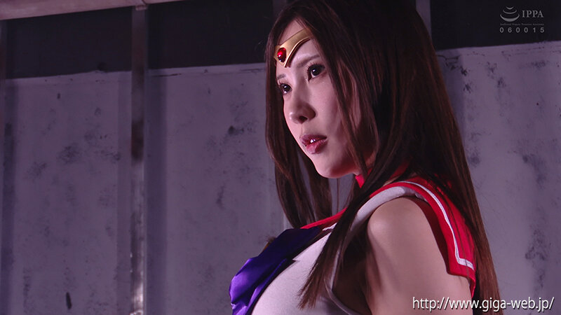 「水端あさみが魅せる女戦士コスプレ！セーラーマーシャの妖艶なハイヒール姿に釘付け」のサムネイル