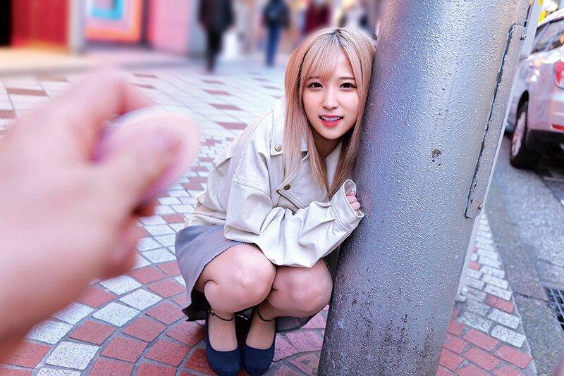 「素人美少女とリモコンバイブお散歩 5 ーSBY区編ー「もう我慢できません…//」人混みの中ビクビク震えてイキまくってしまう女子たち！人生初の羞恥プレイでまさかのエロスイッチオン！車移動中も大胆カーオナニー！最後は近くのスタジオで心行くまで生セックス！」のサンプル画像1枚目