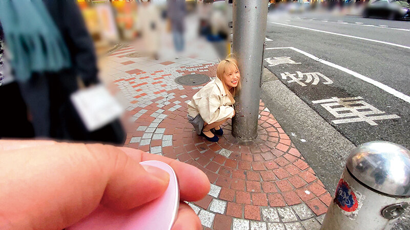 「素人美少女とリモコンバイブお散歩 5 ーSBY区編ー「もう我慢できません…//」人混みの中ビクビク震えてイキまくってしまう女子たち！人生初の羞恥プレイでまさかのエロスイッチオン！車移動中も大胆カーオナニー！最後は近くのスタジオで心行くまで生セックス！」のサンプル画像18枚目