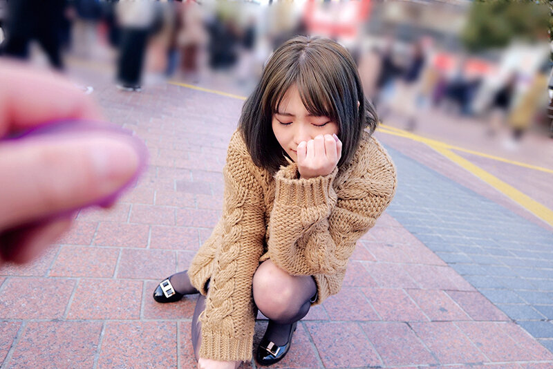 「素人美少女とリモコンバイブお散歩 5 ーSBY区編ー「もう我慢できません…//」人混みの中ビクビク震えてイキまくってしまう女子たち！人生初の羞恥プレイでまさかのエロスイッチオン！車移動中も大胆カーオナニー！最後は近くのスタジオで心行くまで生セックス！」のサンプル画像3枚目
