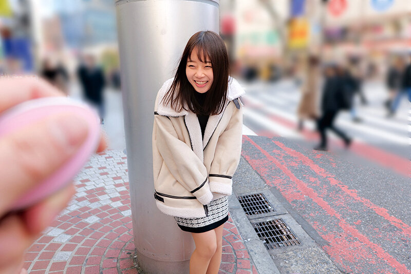 「素人美少女とリモコンバイブお散歩 5 ーSBY区編ー「もう我慢できません…//」人混みの中ビクビク震えてイキまくってしまう女子たち！人生初の羞恥プレイでまさかのエロスイッチオン！車移動中も大胆カーオナニー！最後は近くのスタジオで心行くまで生セックス！」のサンプル画像5枚目